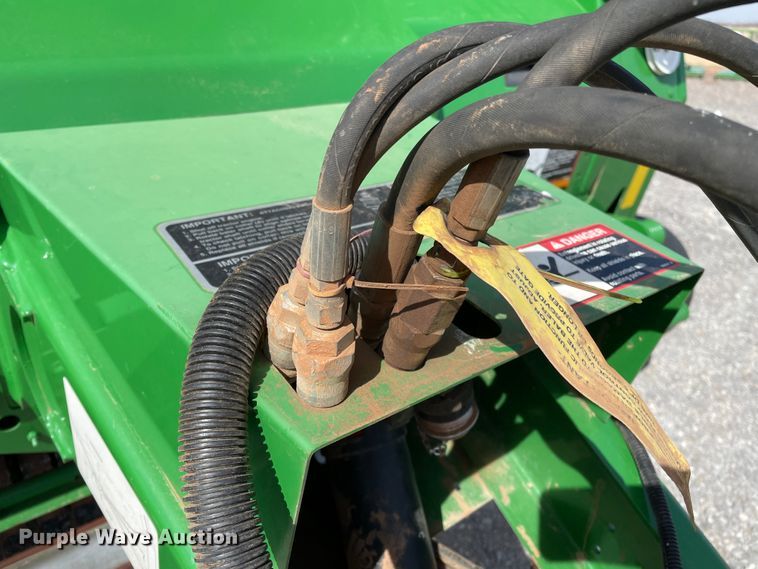 image for item DN0203 2014 John Deere 569  round baler