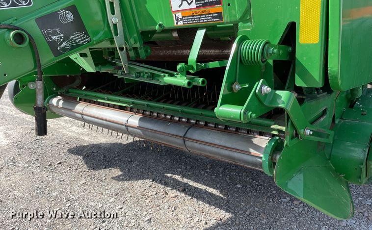 image for item DN0203 2014 John Deere 569  round baler