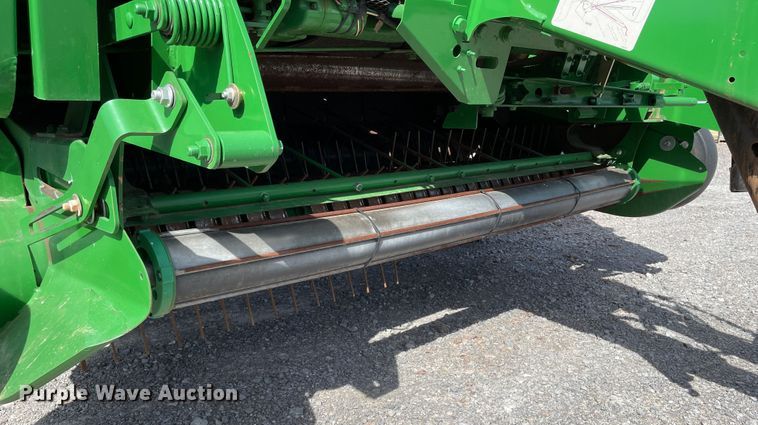 image for item DN0203 2014 John Deere 569  round baler