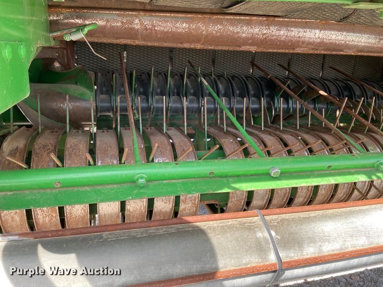 image for item DN0203 2014 John Deere 569  round baler