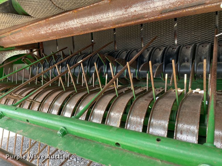 image for item DN0203 2014 John Deere 569  round baler