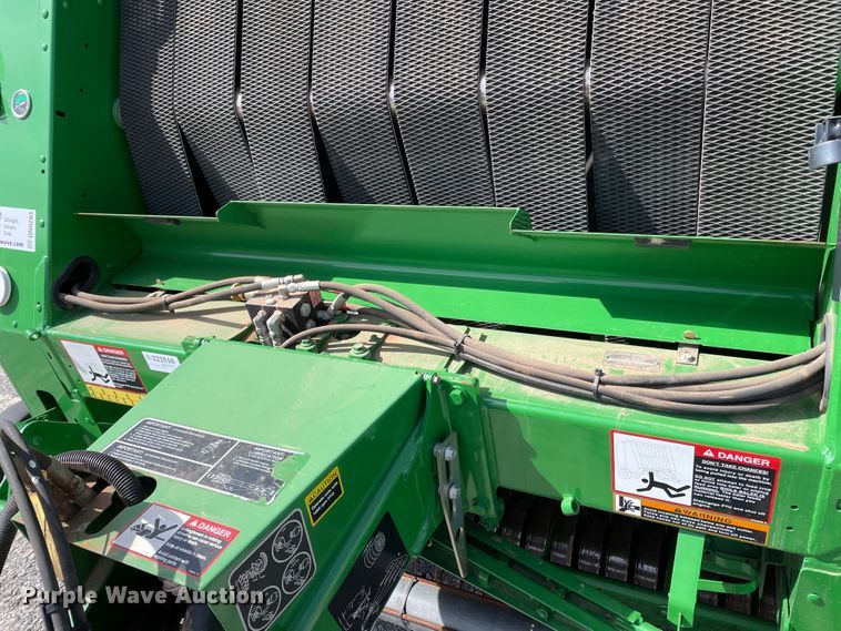 image for item DN0203 2014 John Deere 569  round baler