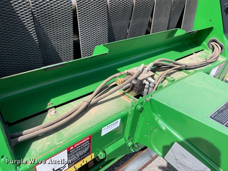 image for item DN0203 2014 John Deere 569  round baler