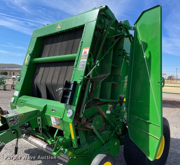 image for item DN0203 2014 John Deere 569  round baler
