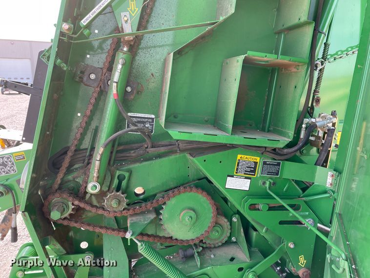 image for item DN0203 2014 John Deere 569  round baler