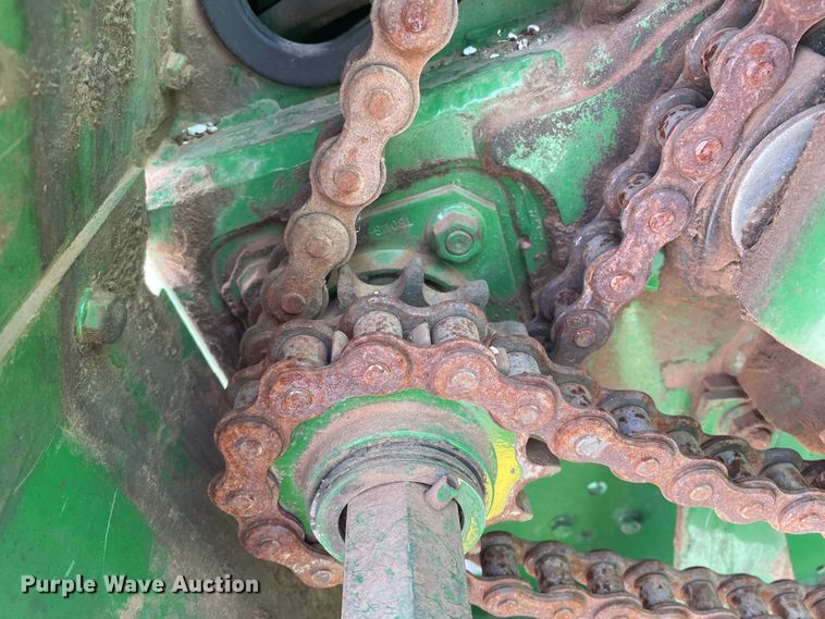 image for item DN0203 2014 John Deere 569  round baler