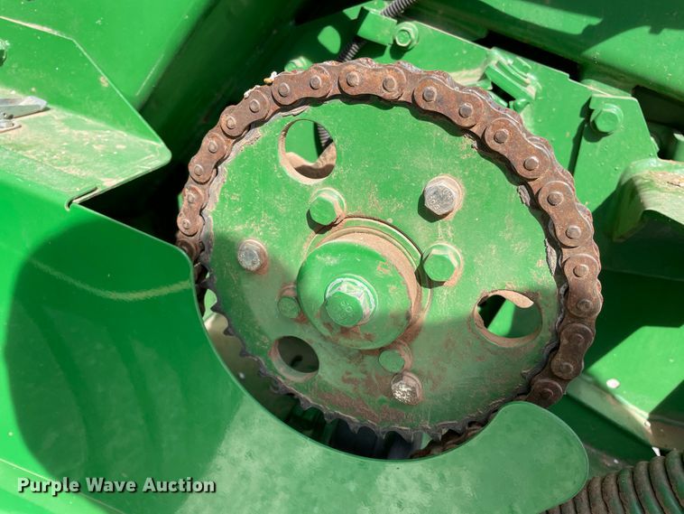 image for item DN0203 2014 John Deere 569  round baler