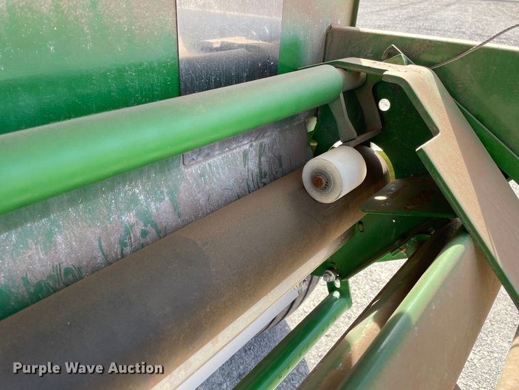 image for item DN0203 2014 John Deere 569  round baler