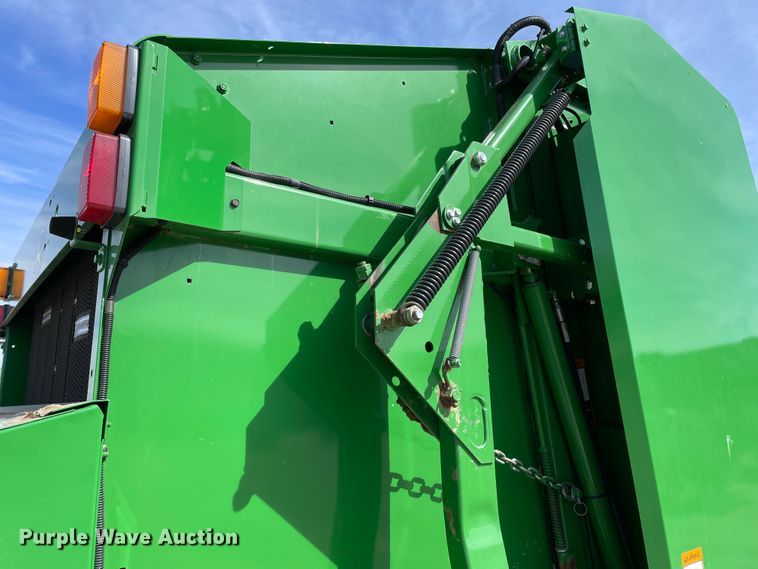 image for item DN0203 2014 John Deere 569  round baler