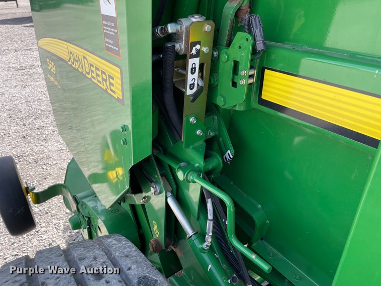 image for item DN0203 2014 John Deere 569  round baler