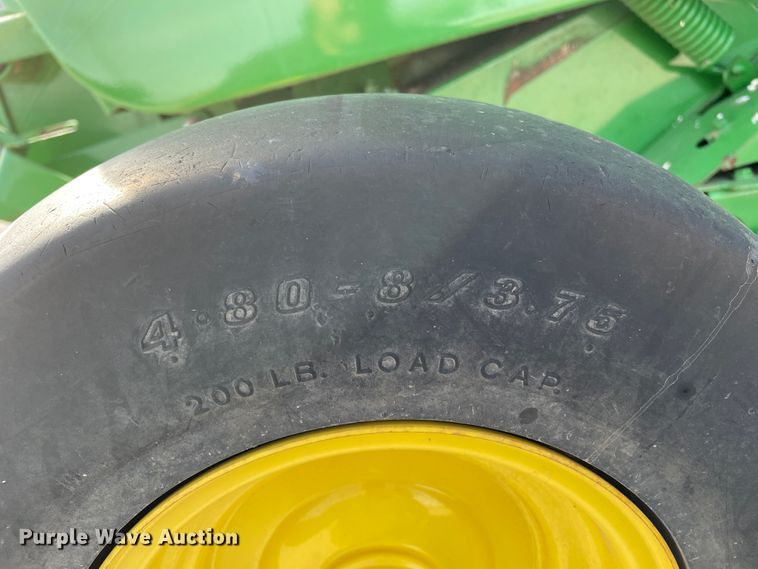 image for item DN0203 2014 John Deere 569  round baler
