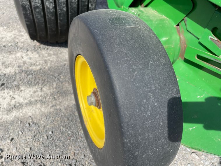 image for item DN0203 2014 John Deere 569  round baler