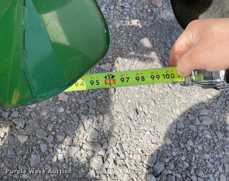 image for item DN0203 2014 John Deere 569  round baler