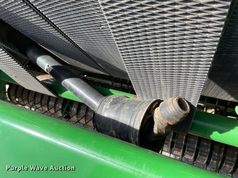 image for item DN0203 2014 John Deere 569  round baler