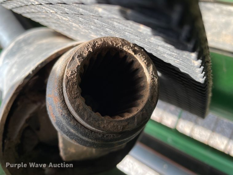 image for item DN0203 2014 John Deere 569  round baler