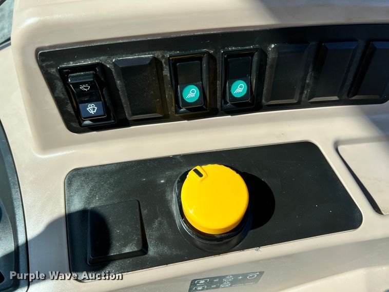 image for item ID9724 2020 Kubota M7060  MFWD tractor