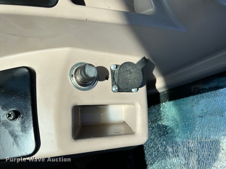 image for item ID9724 2020 Kubota M7060  MFWD tractor