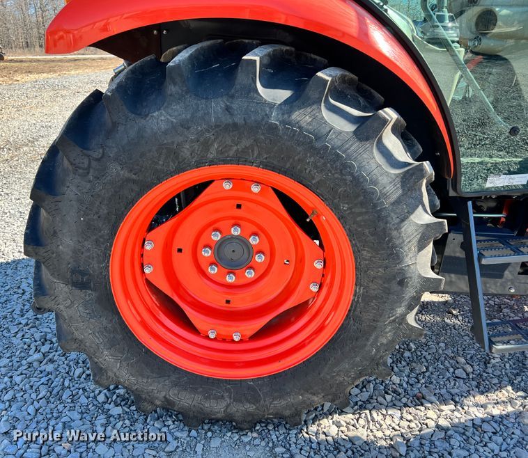 image for item ID9724 2020 Kubota M7060  MFWD tractor