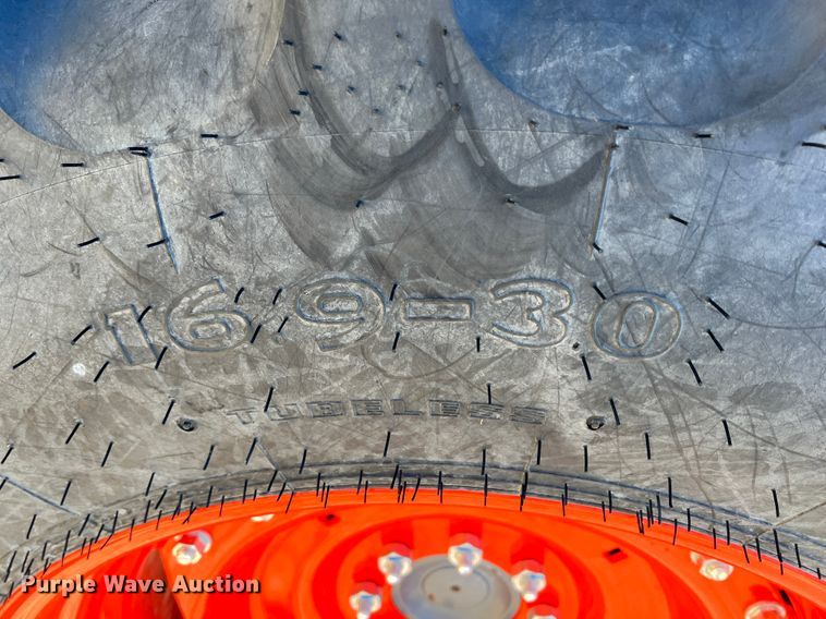 image for item ID9724 2020 Kubota M7060  MFWD tractor