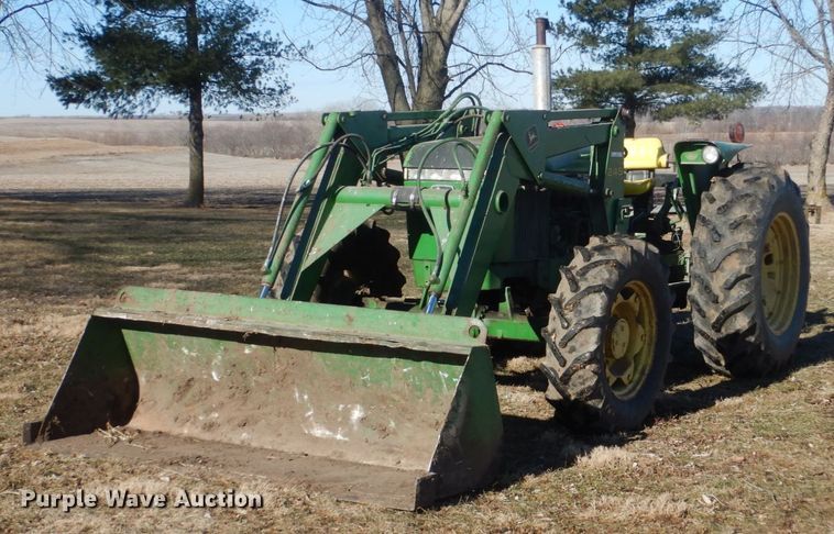 image for item IU9818 1983 John Deere 2550  MFWD tractor