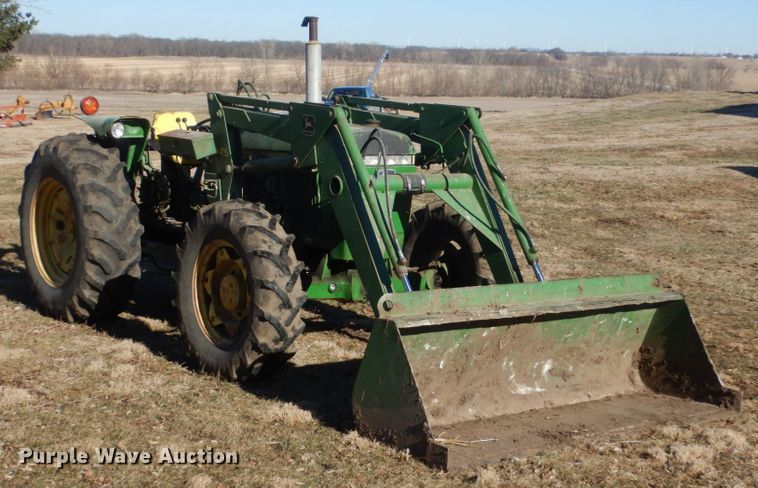 image for item IU9818 1983 John Deere 2550  MFWD tractor