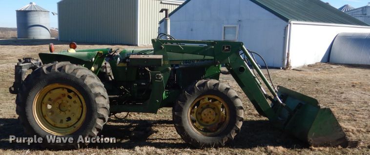 image for item IU9818 1983 John Deere 2550  MFWD tractor