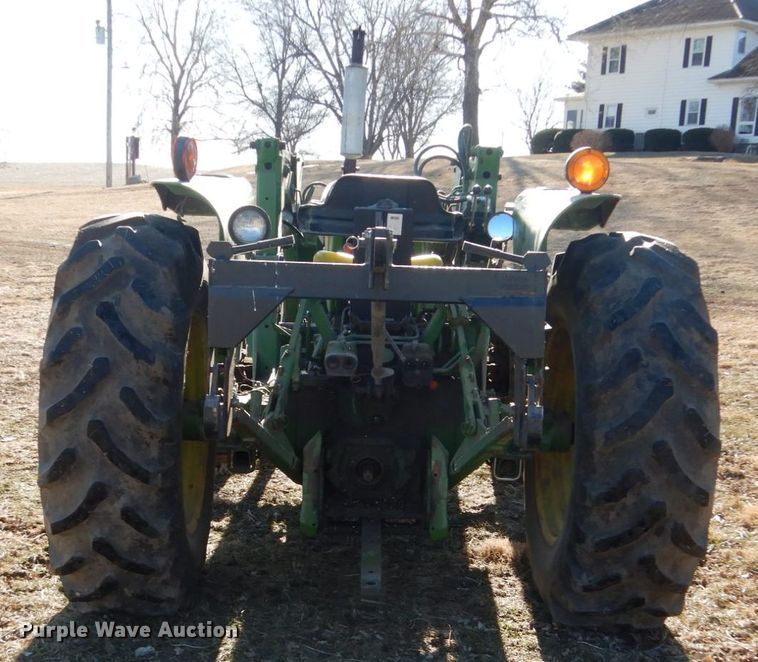 image for item IU9818 1983 John Deere 2550  MFWD tractor