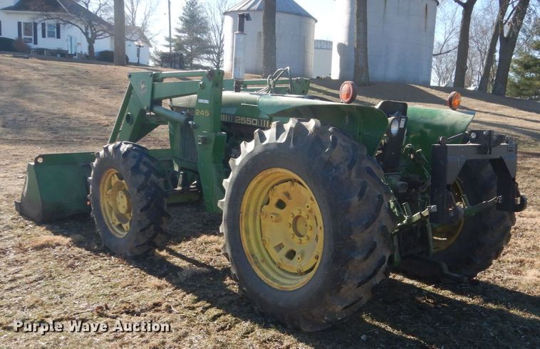 image for item IU9818 1983 John Deere 2550  MFWD tractor