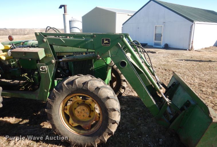 image for item IU9818 1983 John Deere 2550  MFWD tractor