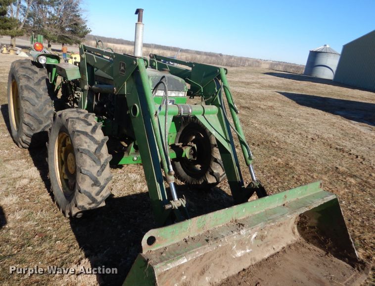 image for item IU9818 1983 John Deere 2550  MFWD tractor