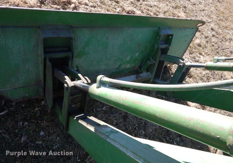 image for item IU9818 1983 John Deere 2550  MFWD tractor