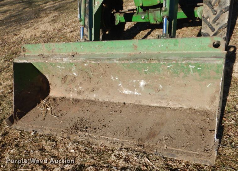 image for item IU9818 1983 John Deere 2550  MFWD tractor