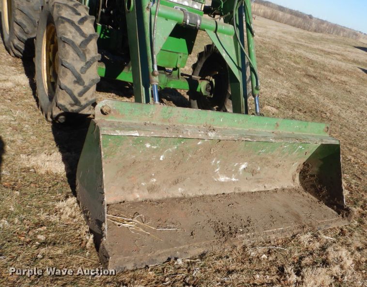 image for item IU9818 1983 John Deere 2550  MFWD tractor