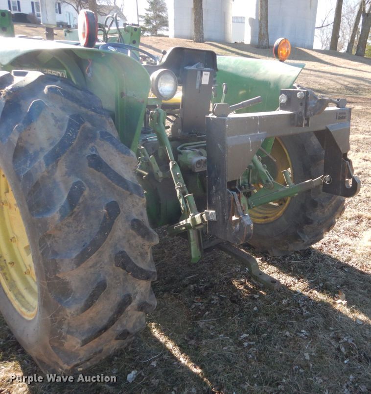image for item IU9818 1983 John Deere 2550  MFWD tractor