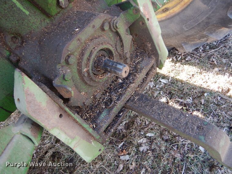 image for item IU9818 1983 John Deere 2550  MFWD tractor