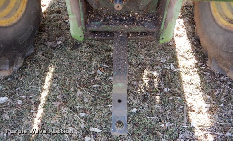 image for item IU9818 1983 John Deere 2550  MFWD tractor