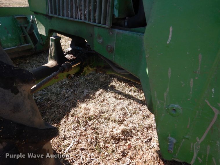 image for item IU9818 1983 John Deere 2550  MFWD tractor