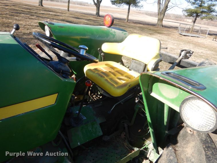 image for item IU9818 1983 John Deere 2550  MFWD tractor