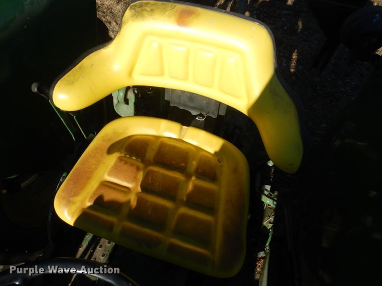 image for item IU9818 1983 John Deere 2550  MFWD tractor