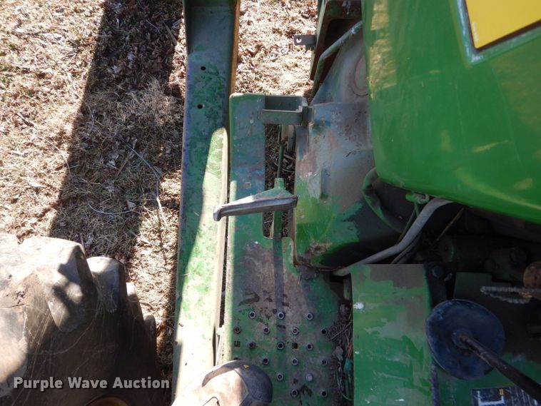 image for item IU9818 1983 John Deere 2550  MFWD tractor