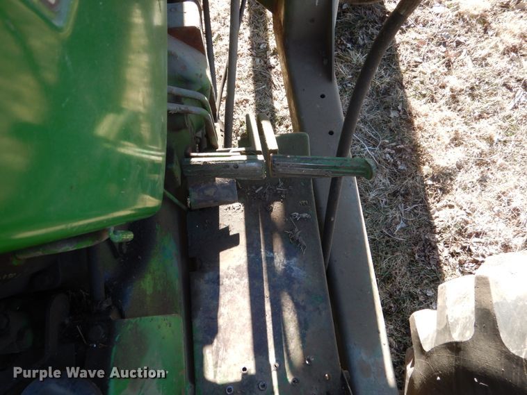 image for item IU9818 1983 John Deere 2550  MFWD tractor