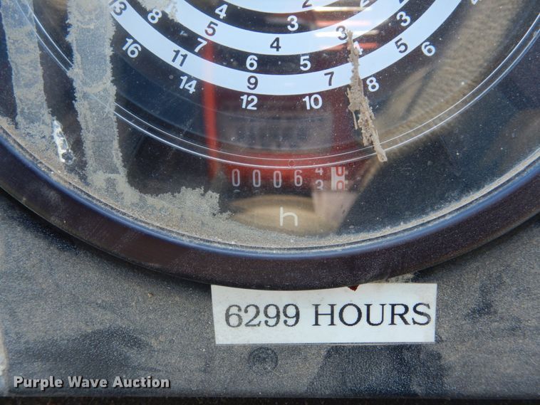 image for item IU9818 1983 John Deere 2550  MFWD tractor