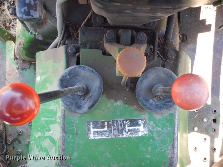 image for item IU9818 1983 John Deere 2550  MFWD tractor