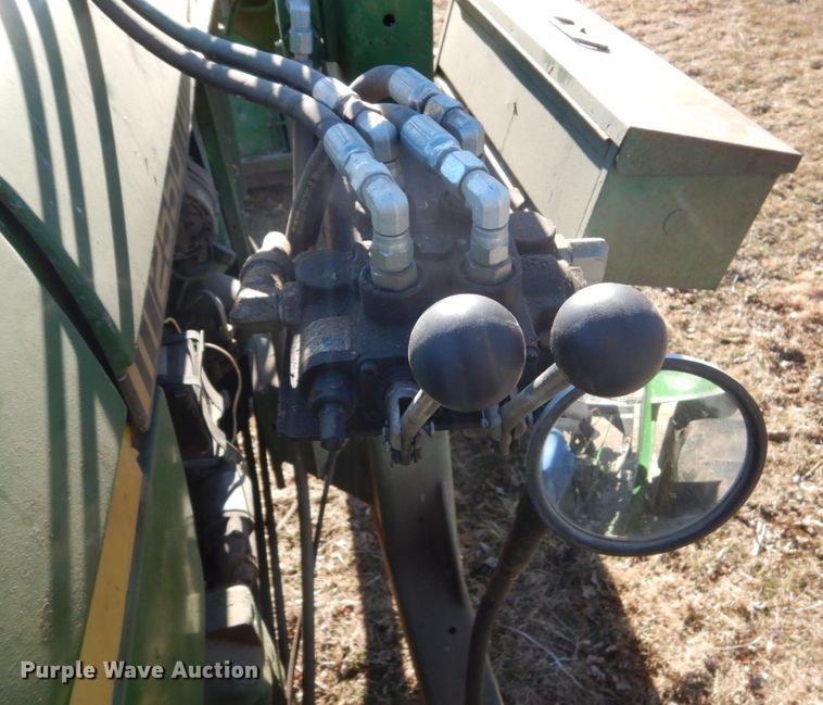 image for item IU9818 1983 John Deere 2550  MFWD tractor