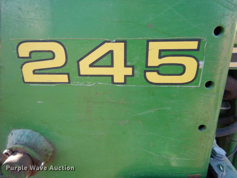 image for item IU9818 1983 John Deere 2550  MFWD tractor