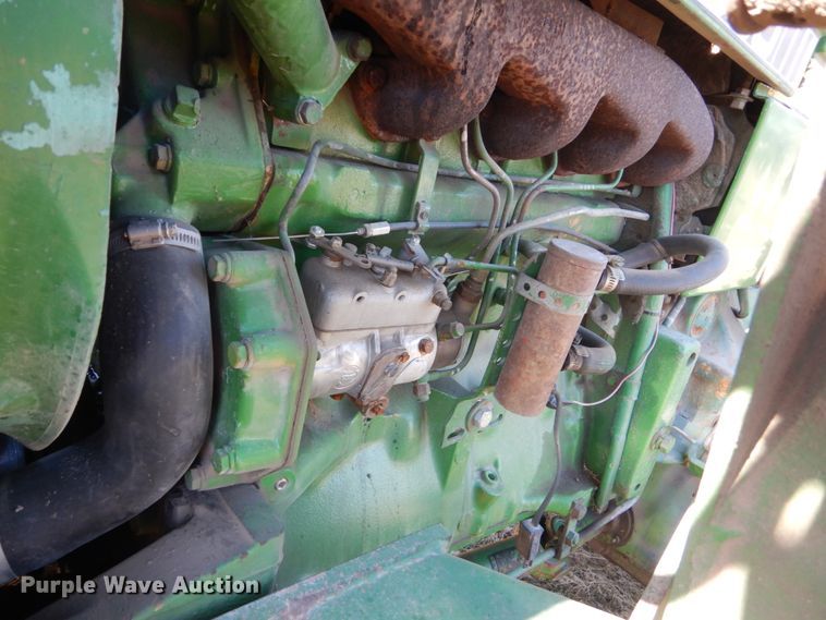 image for item IU9818 1983 John Deere 2550  MFWD tractor