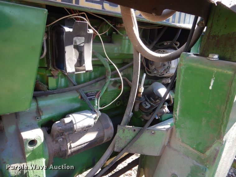 image for item IU9818 1983 John Deere 2550  MFWD tractor