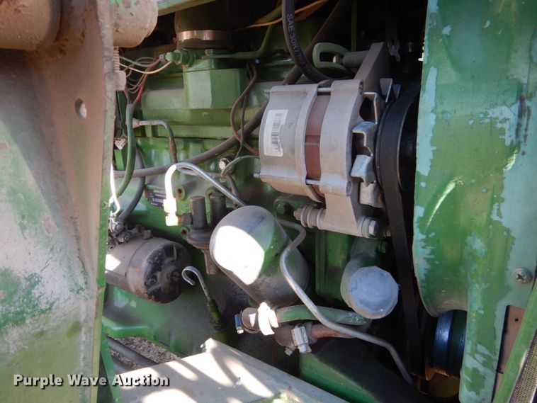 image for item IU9818 1983 John Deere 2550  MFWD tractor