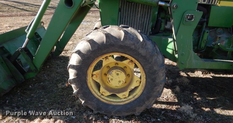 image for item IU9818 1983 John Deere 2550  MFWD tractor