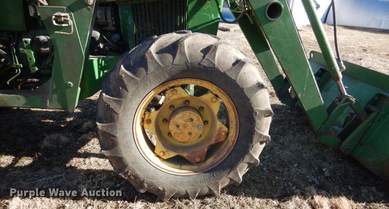 image for item IU9818 1983 John Deere 2550  MFWD tractor